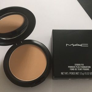 MAC Studio Fix Powder Plus Foundation NW22
